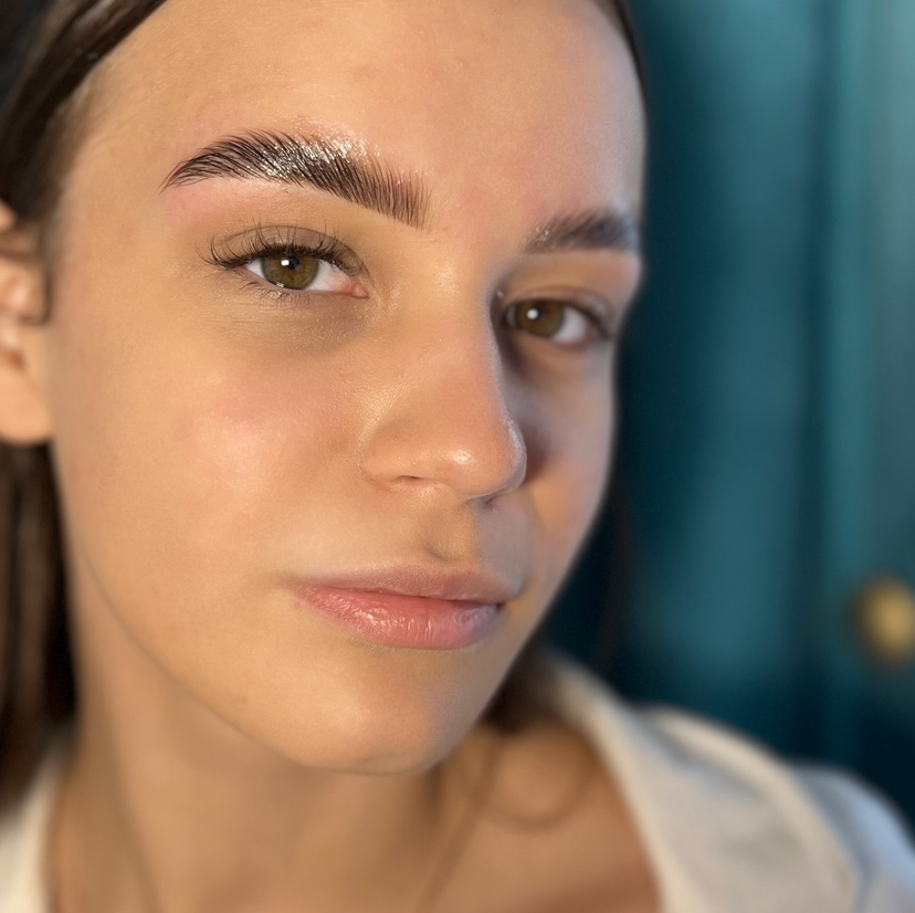 Stilizarea/rărirea sprâncenelor ( pensetă/ceară)