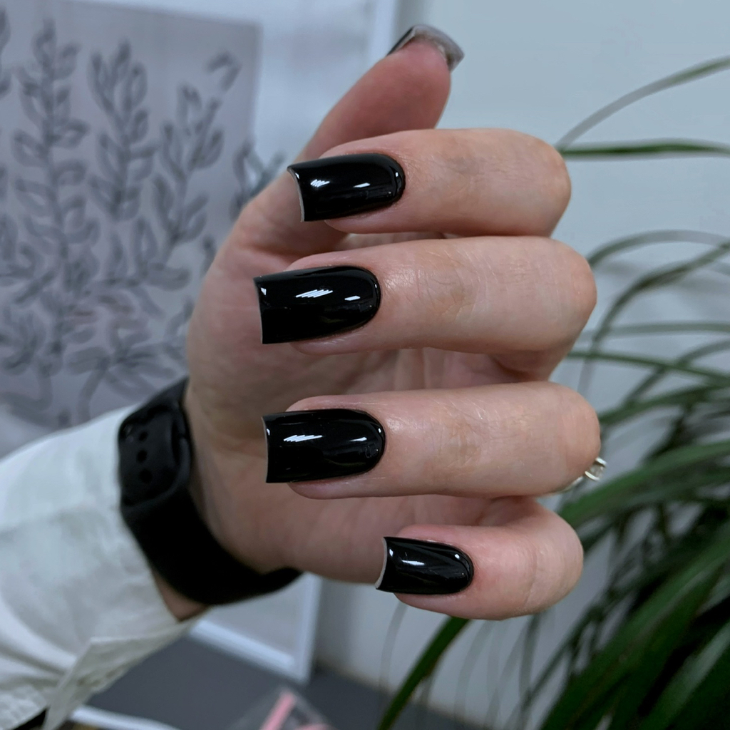 Маникюр с однотонным покрытием