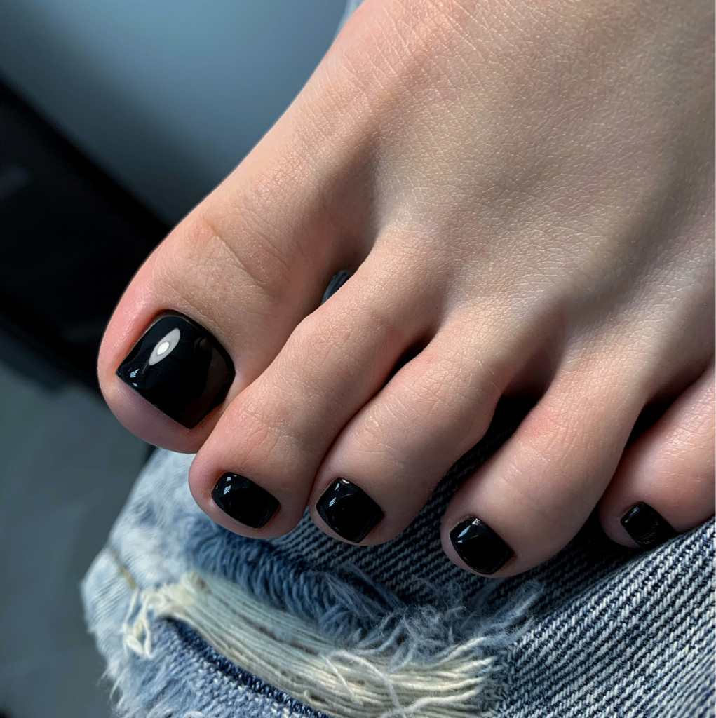 Педикюр с обработкой пальчиков и покрытием гель лак