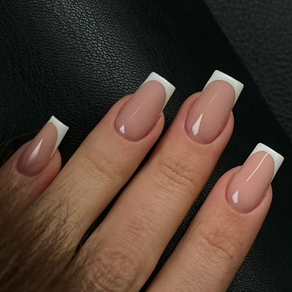 Наращивание ногтей с покрытием