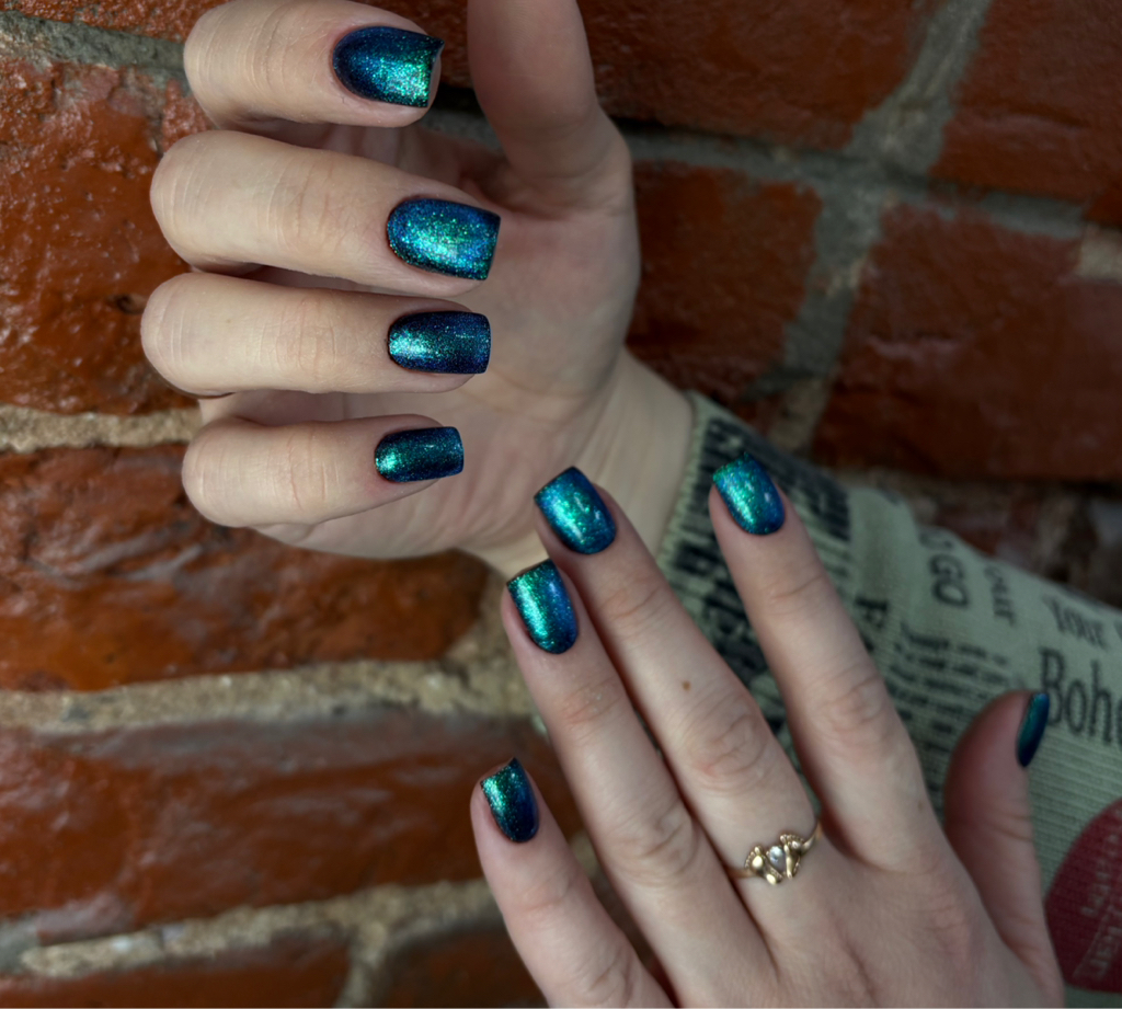 Маникюр       снятие, маникюр, однотонное покрытие с укреплением, ремонт до 2 ногтей