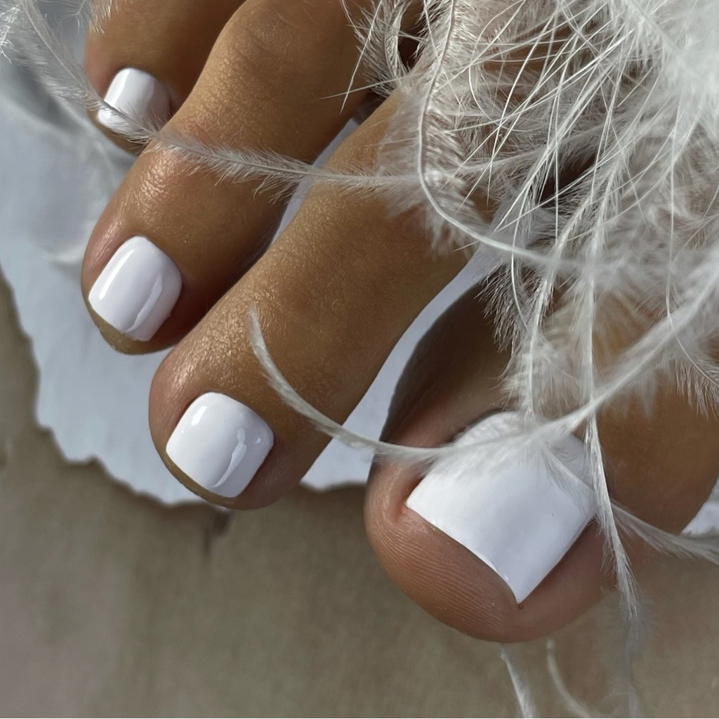 НЕ полный педикюр С покрытием