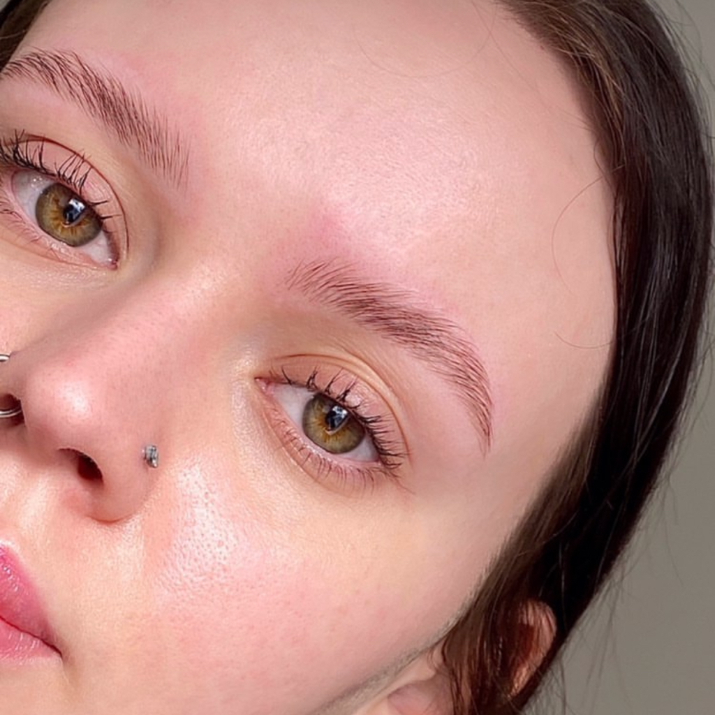 Долговременная укладка + коррекция
*дополнительный уход входит в стоимость