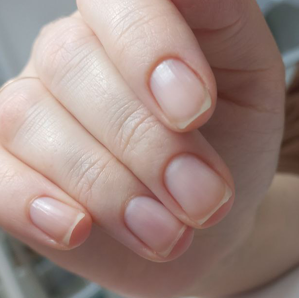 Комплекс: гигиенический женский  маникюр с полировкой ногтей и легким массажем кистей рук «Свежесть и блеск»