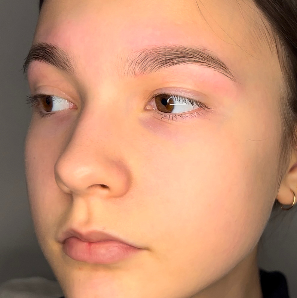 Коррекция формы бровей воск/пинцет