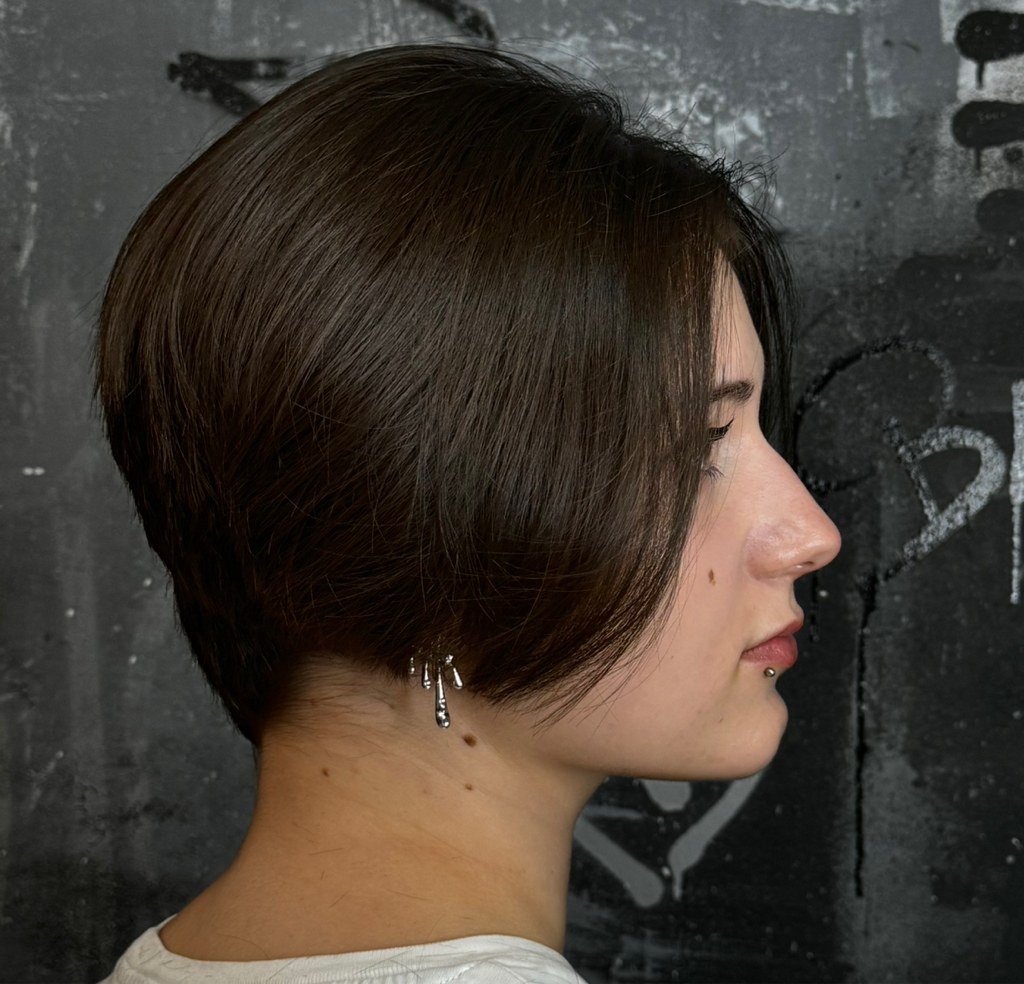 Окрашивание в один тон на короткие волосы