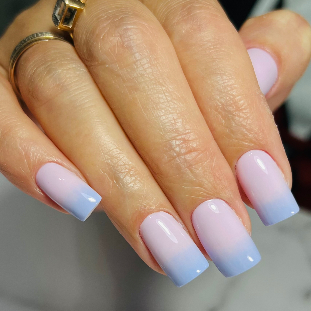 Маникюр+укрепление гелем+ покрытие г/л (дизайн более 2 пальчиков)