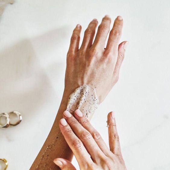 СПА уход для рук или ног 
Парафинотерапия и массаж