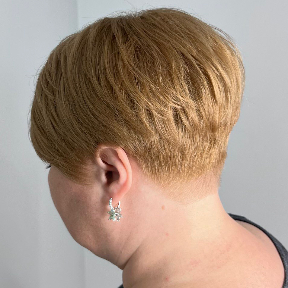 Стрижка женская , короткие волосы (ухо открыто)