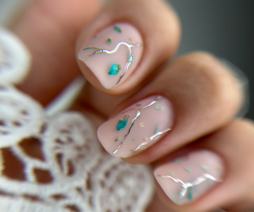 Наращивание ногтей