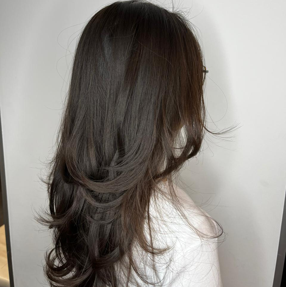 Женская стрижка на длинные волосы