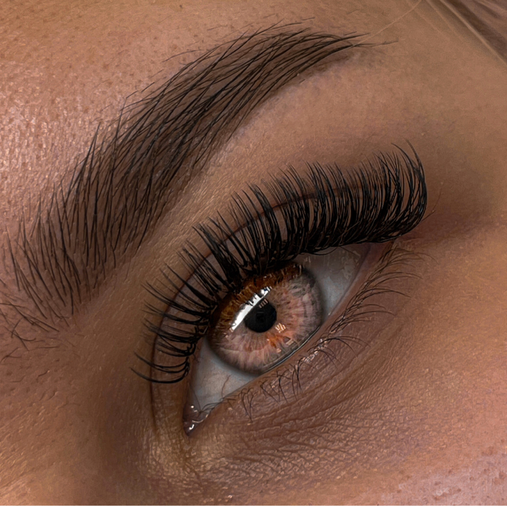 Наращивание «мокрый, анимэ, кайли, стрелка»