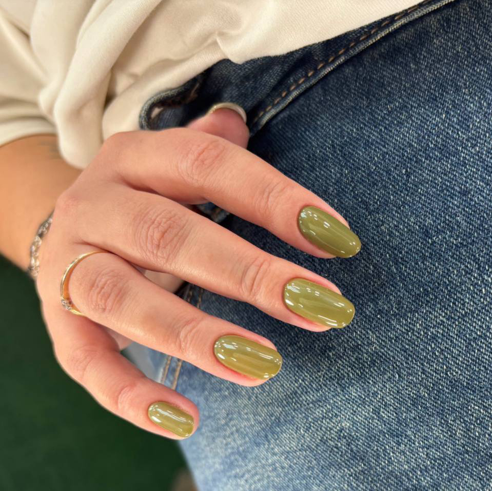 Маникюр с покрытием гель-лак (2 часа -время учитывается со всеми пожеланиями клиента в том числе дизайн,и если необходимо ремонт)