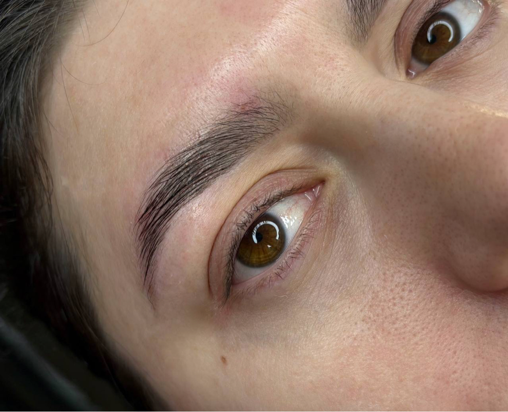 Долговременная укладка + коррекция + окрашивание бровей