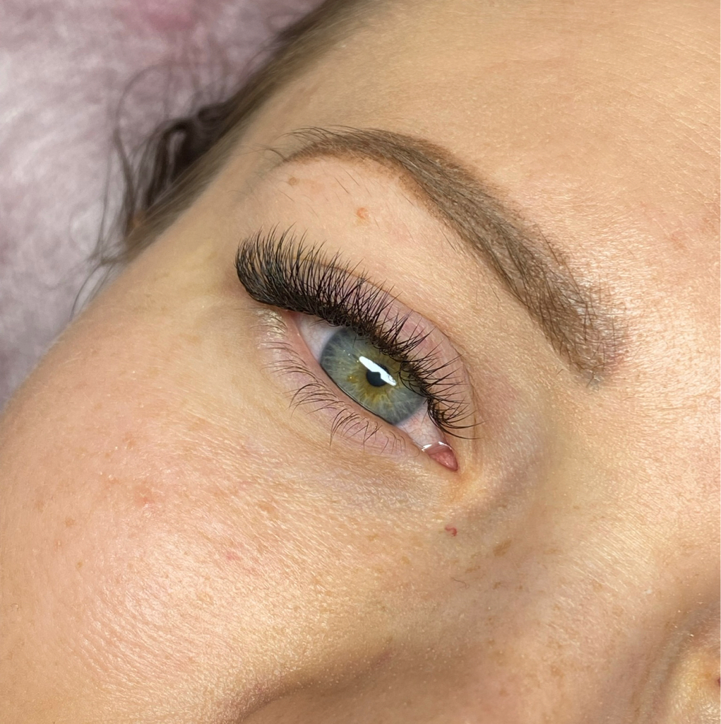 Экспресс наращивание ресниц