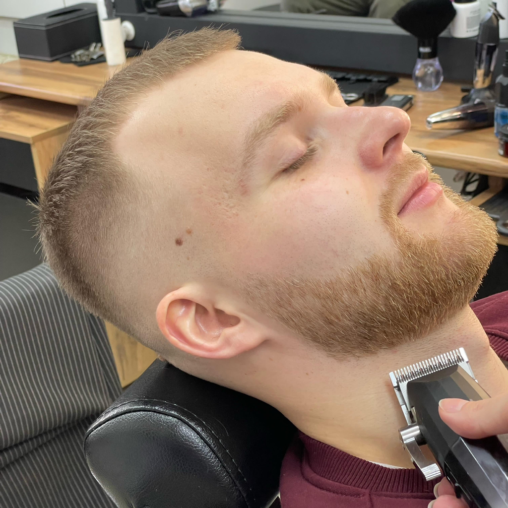 Стрижка и борода