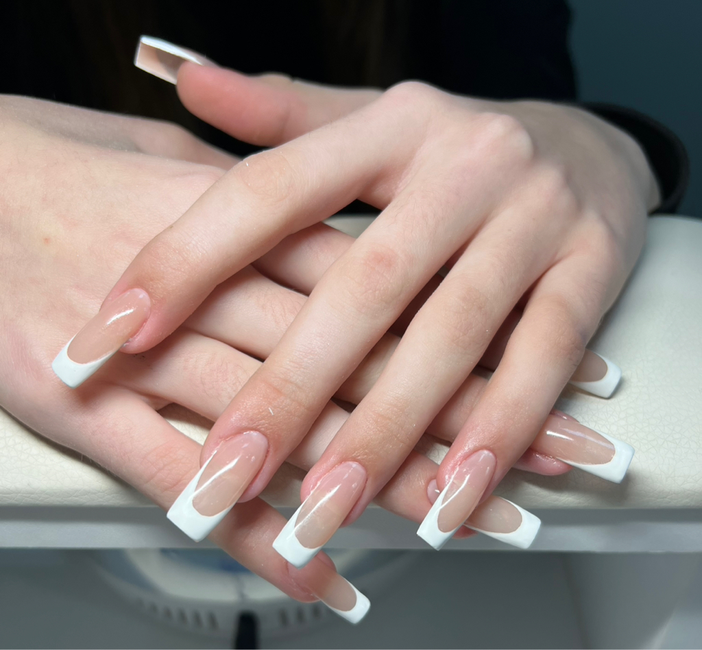 Наращивание ногтей