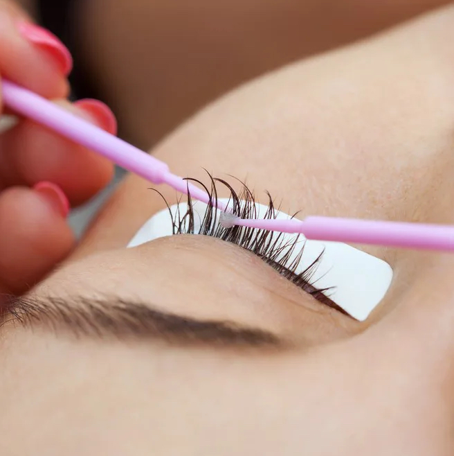 Снятие наращенных ресниц