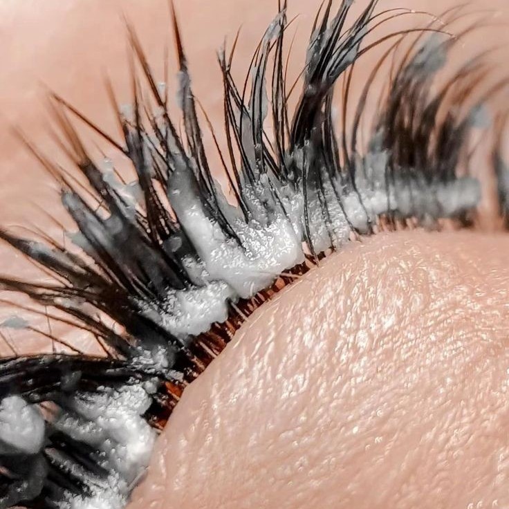 Снятие наращенных ресниц