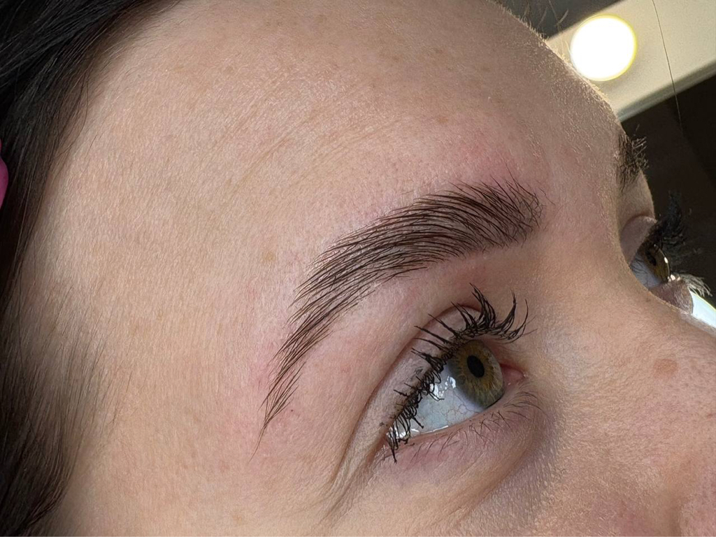 Долговременная укладка + коррекция бровей