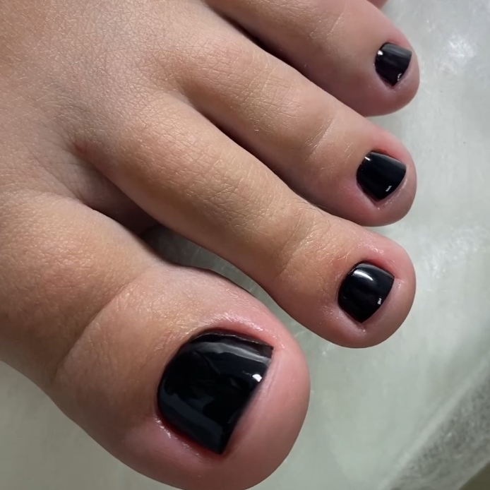 Педикюр с покрытием гель лак ( снятие старого материала + обработка пальчиков+ покрытие гель лаком)