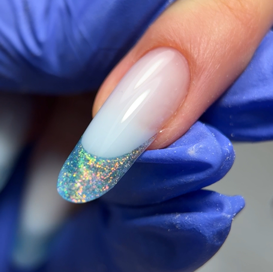 Выкладкой френч (наращивание ногтей)