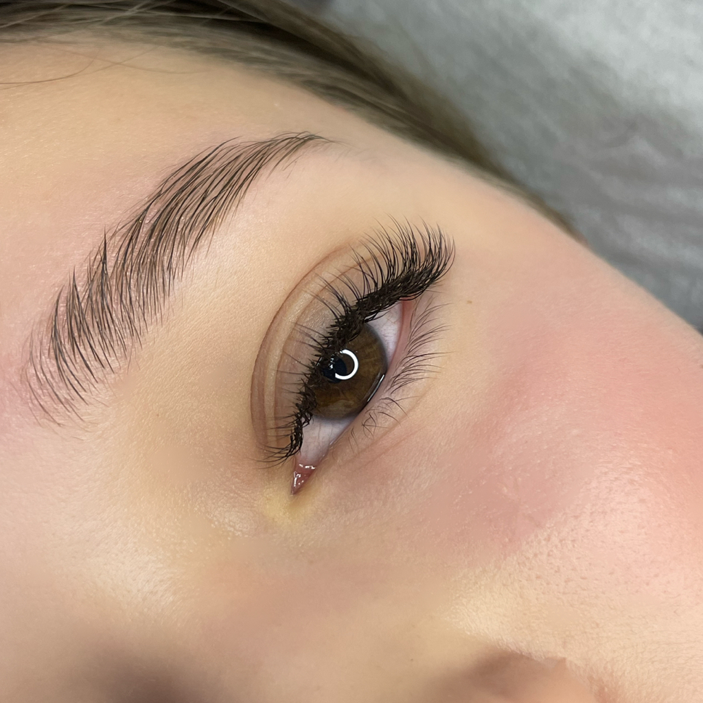 Классическое наращивание ресниц