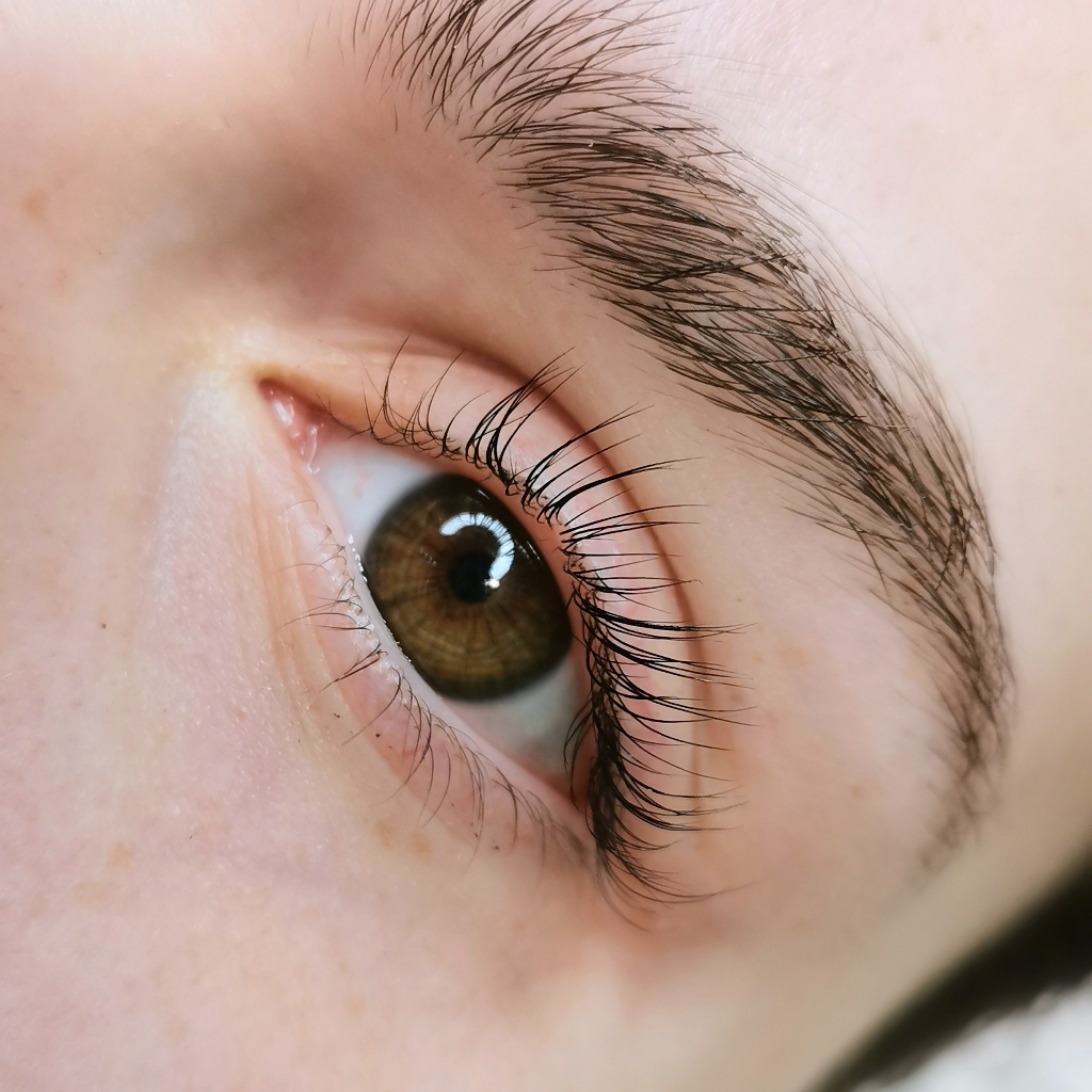 Ламинирование верхних ресниц