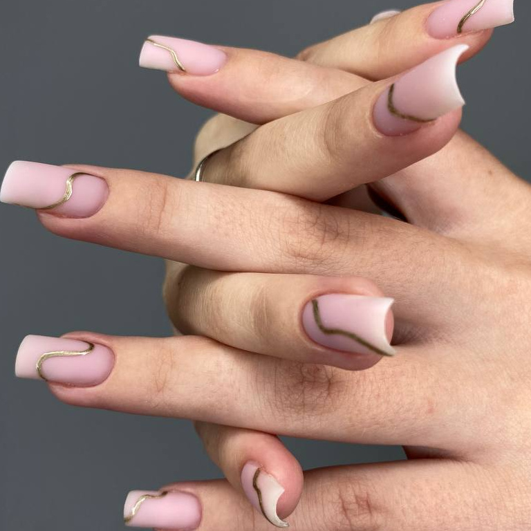 Маникюр с покрытием гель-лак