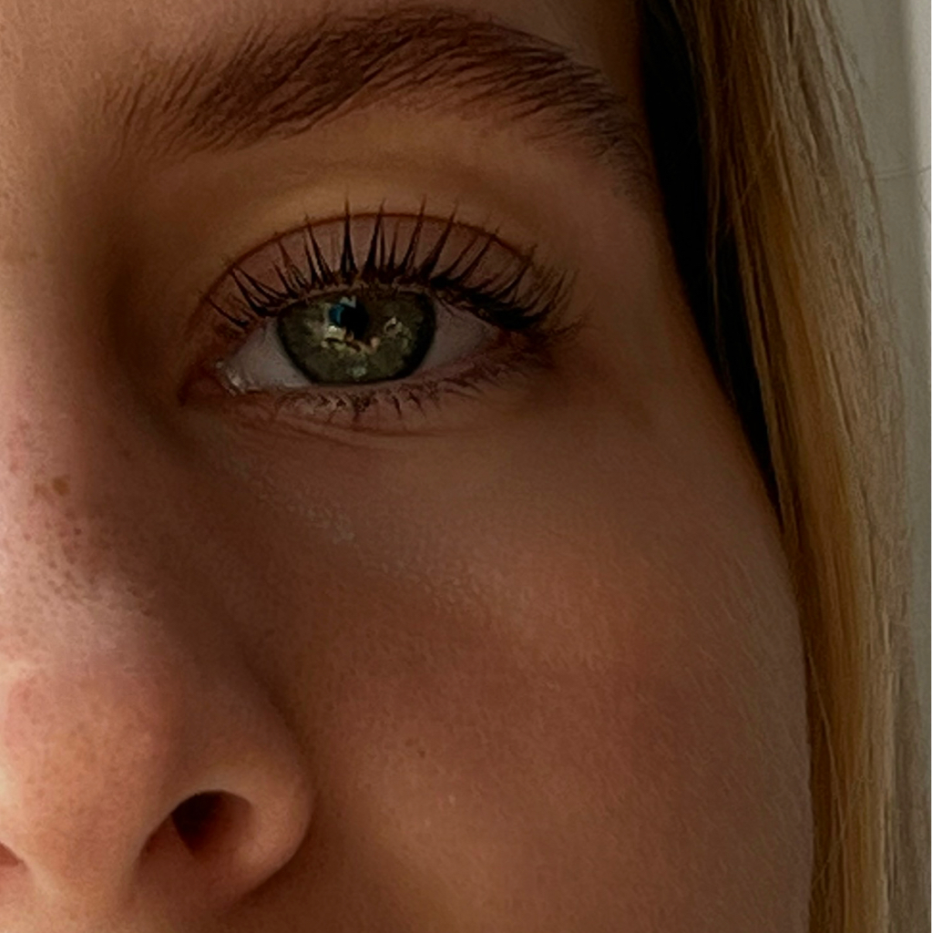 Окрашивание бровей