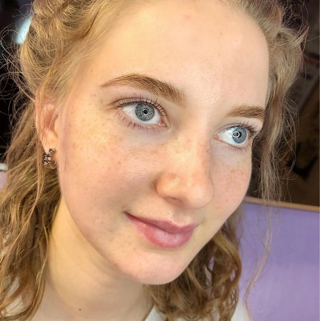 Оформление бровей