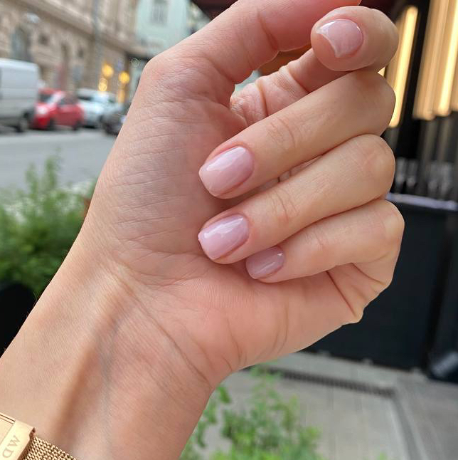 Маникюр нюд в один тон (на короткие ногти 1см)