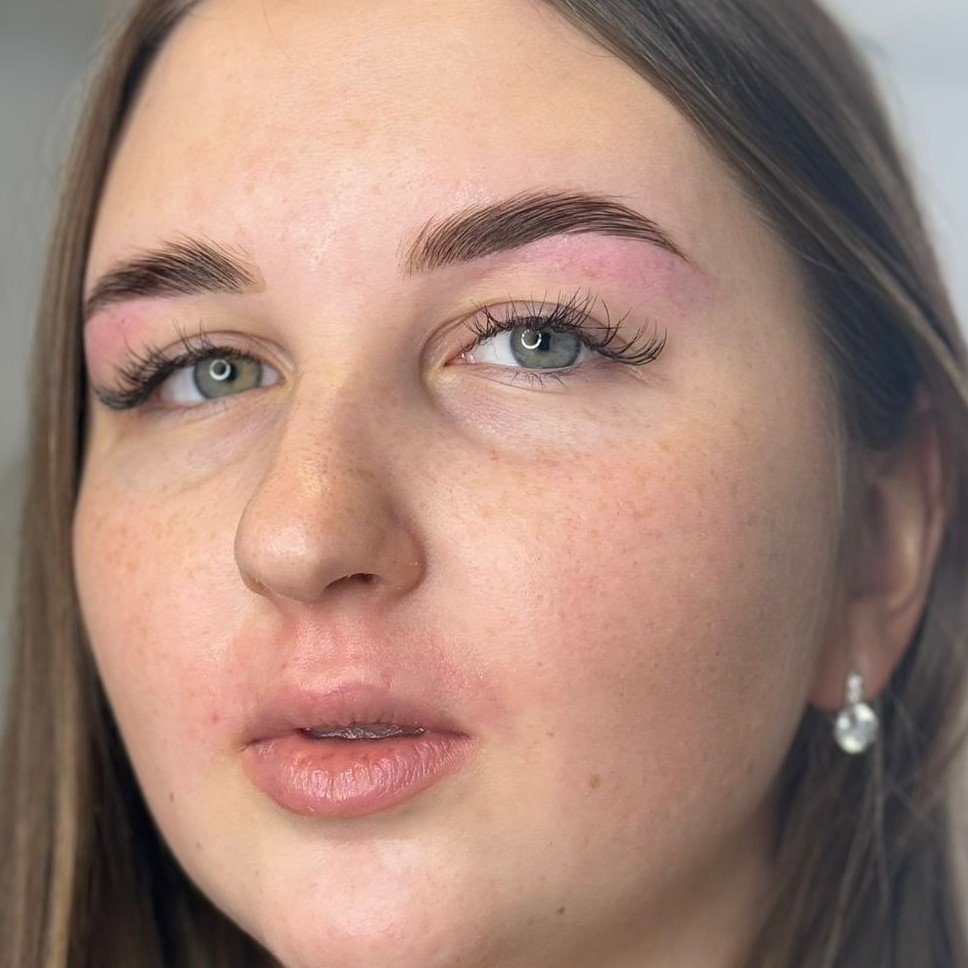 Комплекс: Коррекция + долговременная укладка бровей