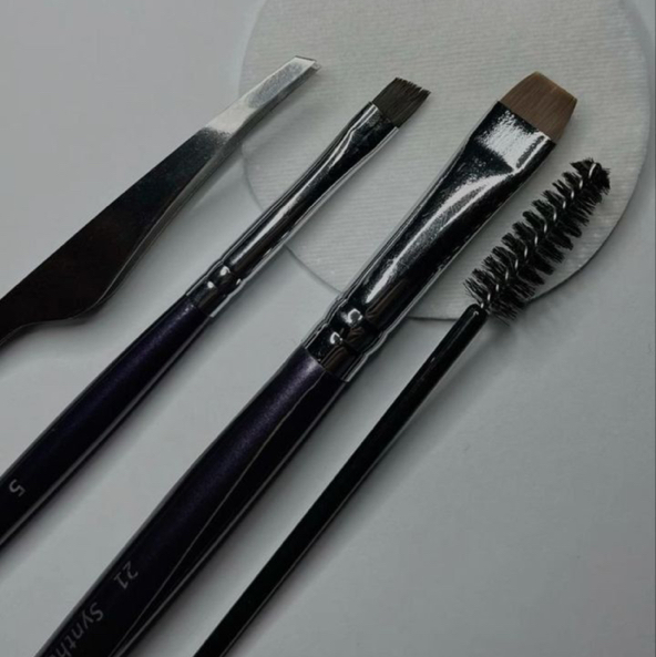 Оформление бровей