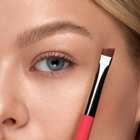 Оформление подростковых бровей