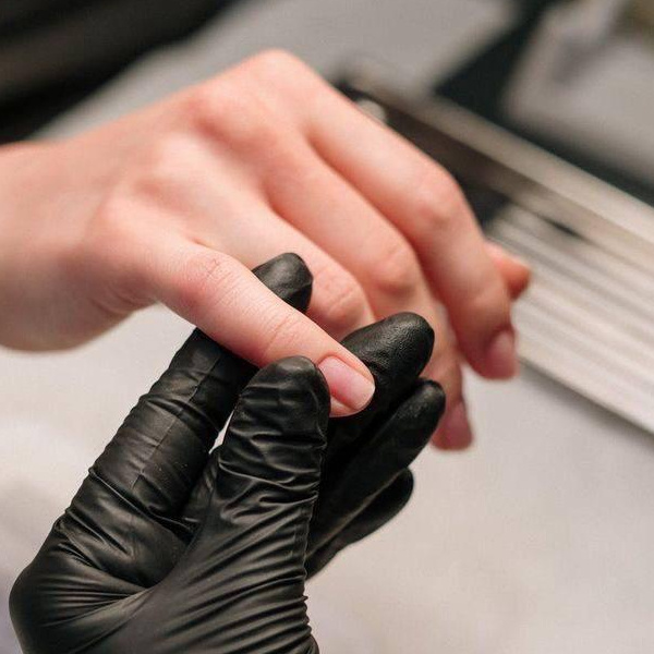 Маникюр женский