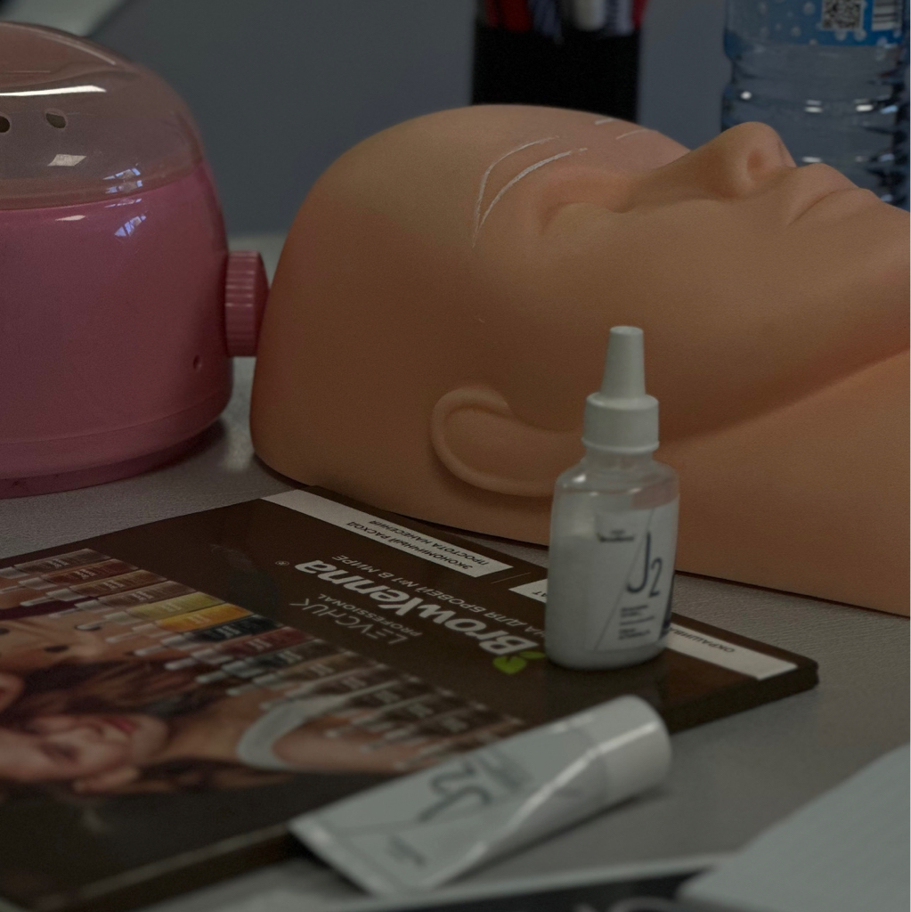 Коррекция бровей(воск, пинцет, прореживание)