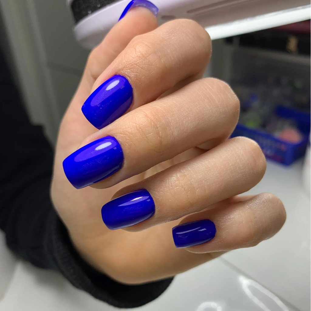 наращивание ногтей средней длины