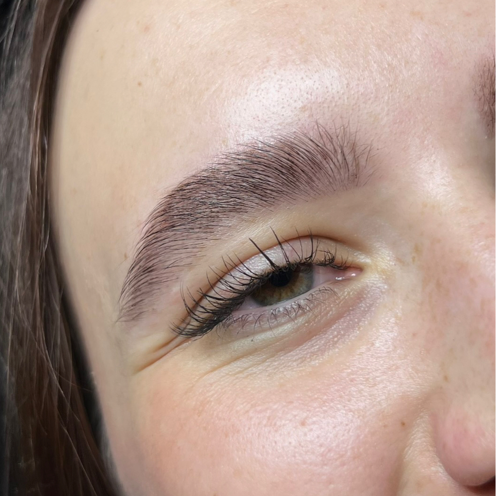 Оформление бровей с окрашиванием, коррекцией + уход