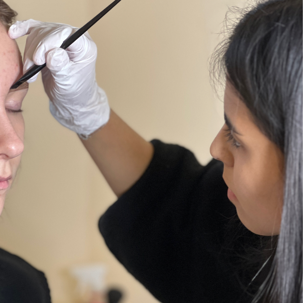 Ламинирование, окрашивание, коррекция бровей