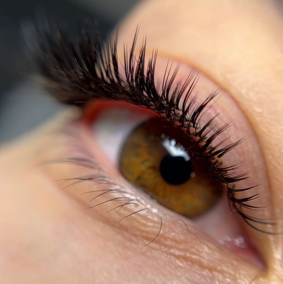 Наращивание ресниц, Мокрый эффект