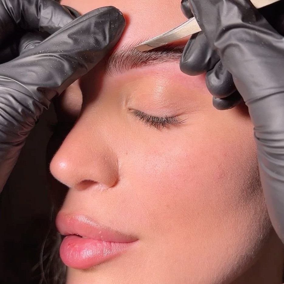 Оформление бровей