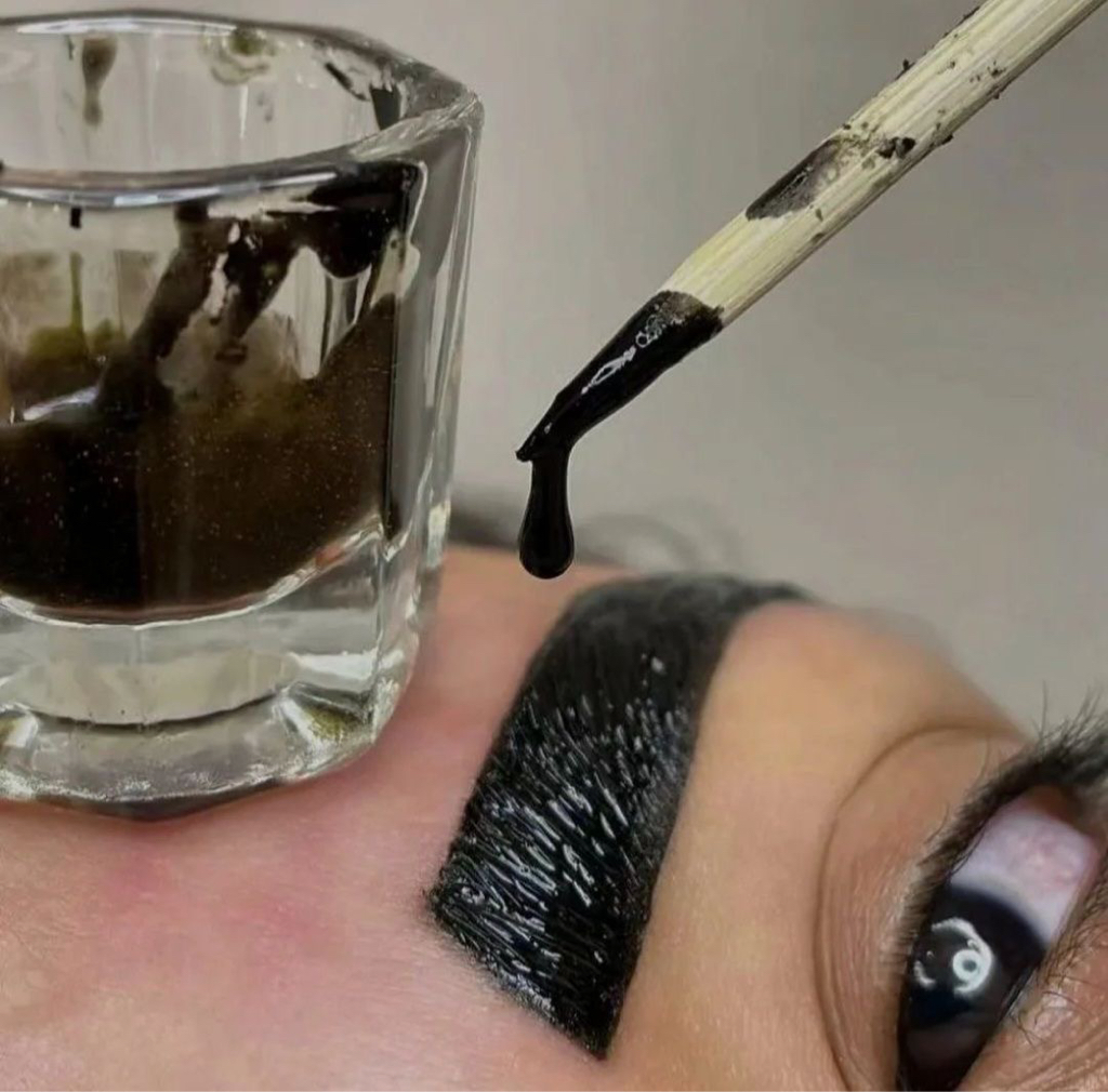 Окрашивание бровей