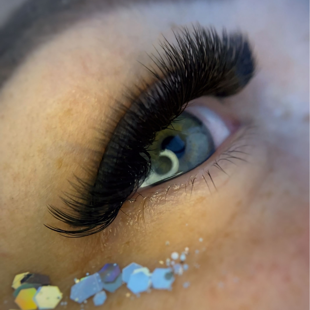 Нарощування вій