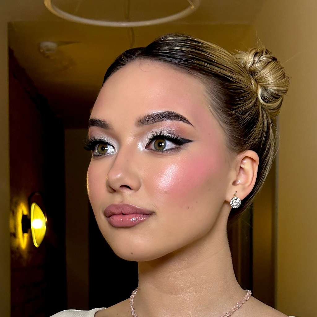 Собранная прическа