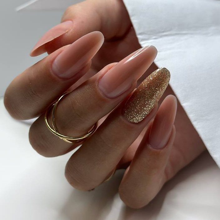 Наращивание ногтей на верхние формы