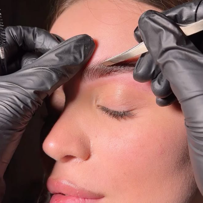 Коррекция бровей
