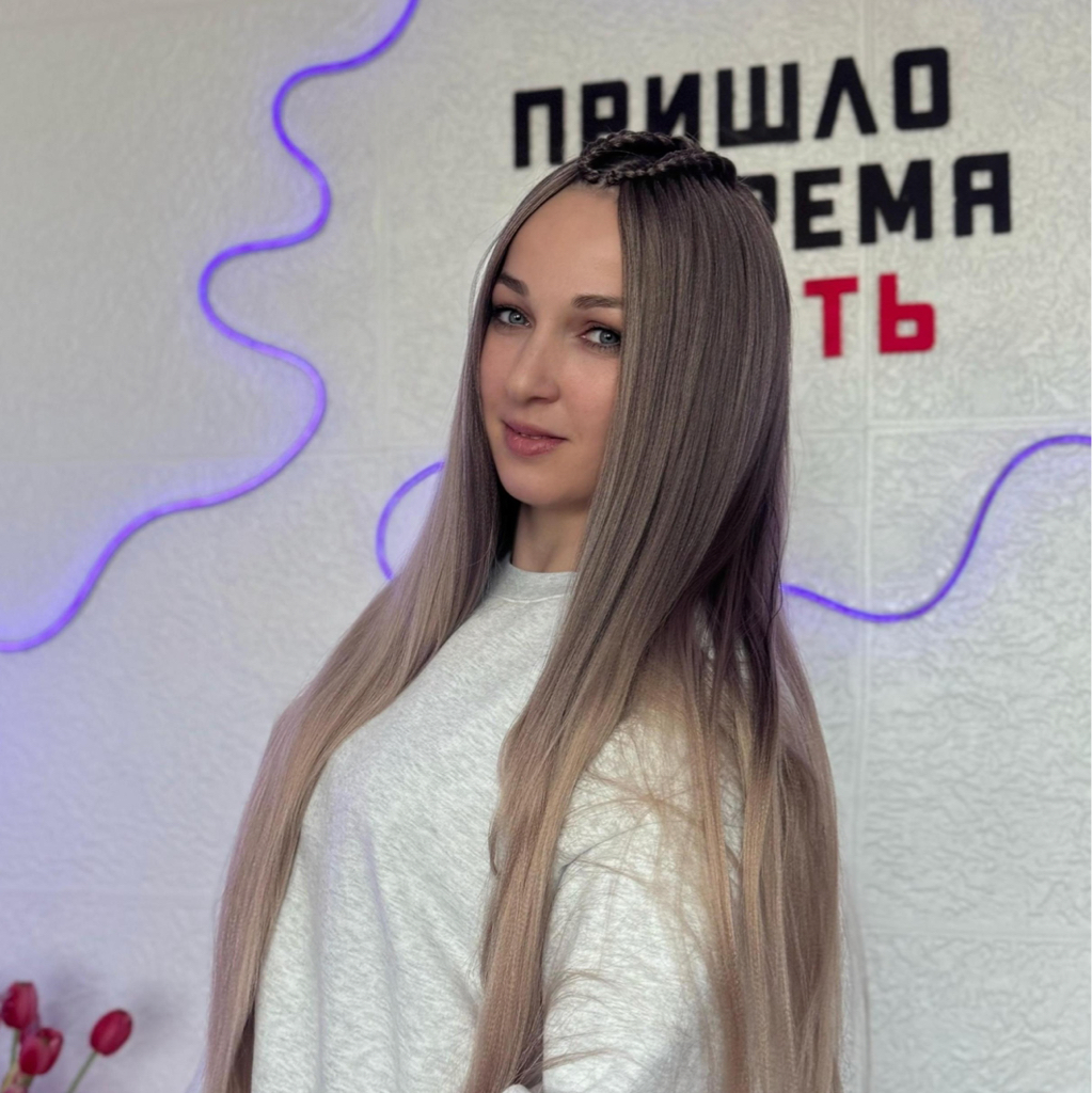 Трёхрядный водопад с канекалоном (косы у лица в 🎁). ⏰ Время плетения 2 часа. 🫰Стоимость 3.500₽