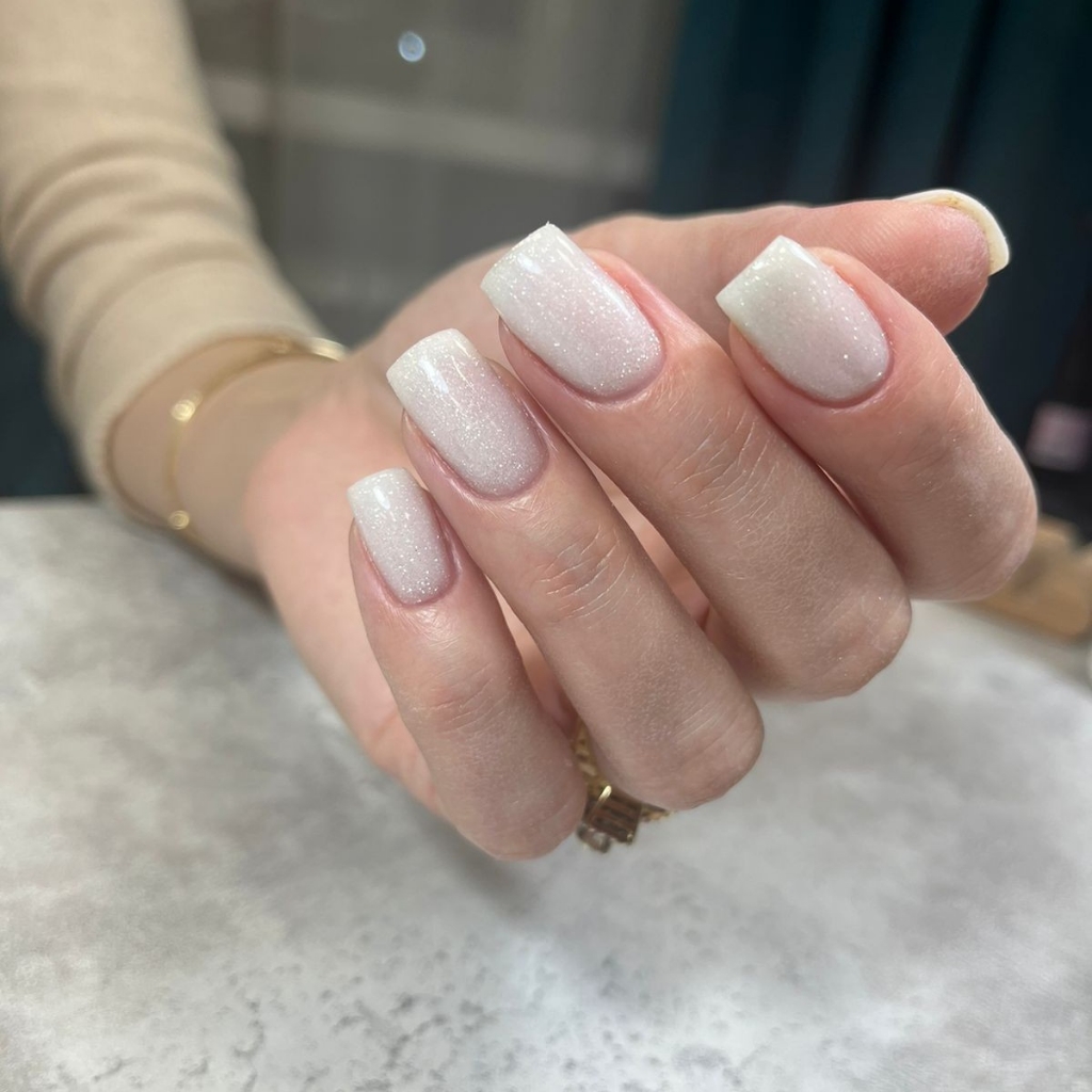 Наращивание ногтей