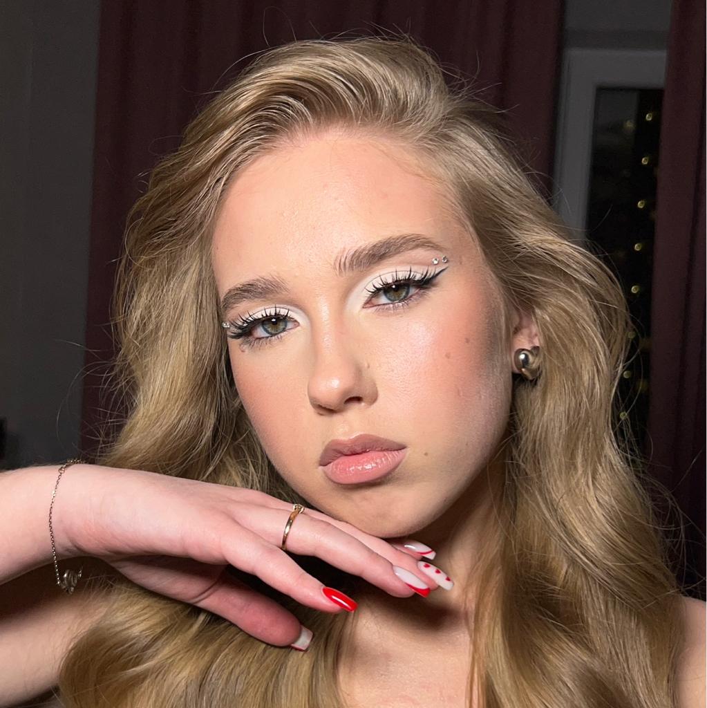 Сложный макияж (стразы, графика и тп)